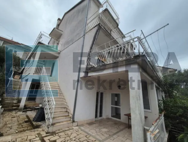 kuća sa 4 jedinice prodaja čiovo, 444 m2 - slika 2