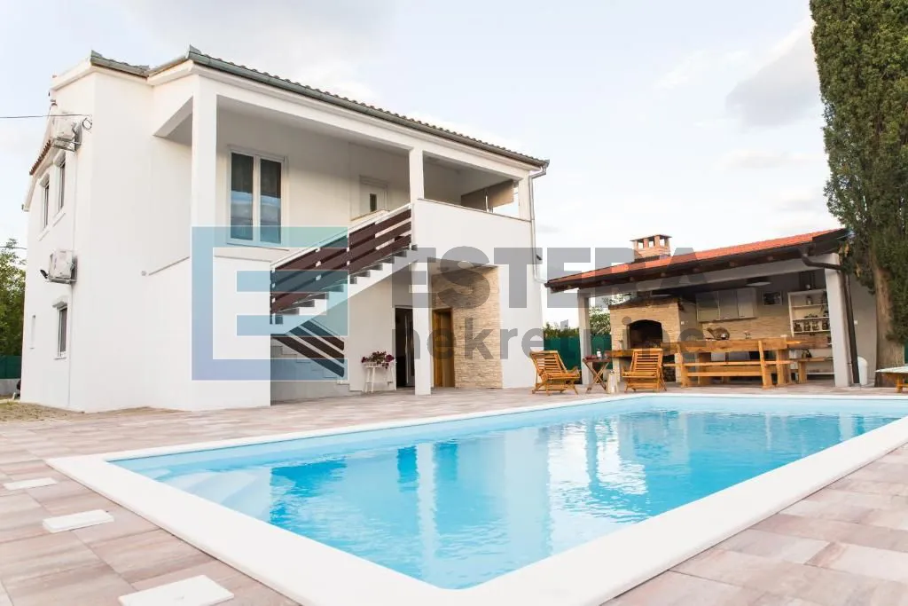 prodaja kuća za odmor 160 m2, perušić - slika 3