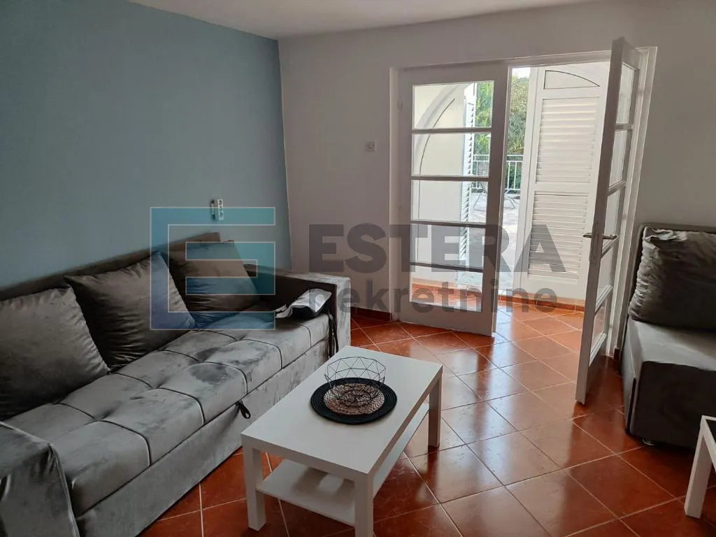 kuća prodaja 260 m2, 2 apartmana, terasa, parking, garaža, 50 m od mora - slika 7