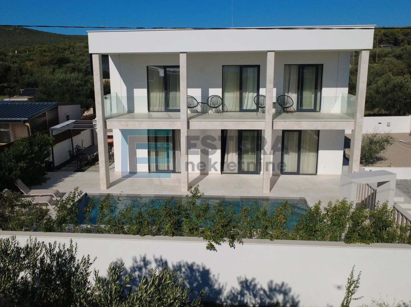 villa sa bazenom i pogledom na more prodaja - slika 36
