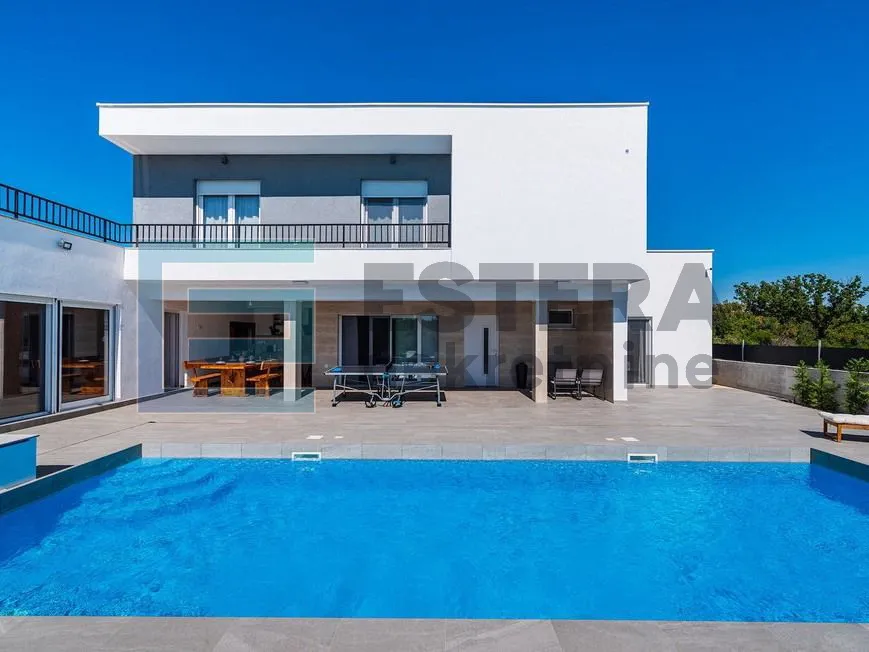prodaja luksuzna vila sa bazenom, 300 m2, 5 soba, 6 kupaonica - slika 2