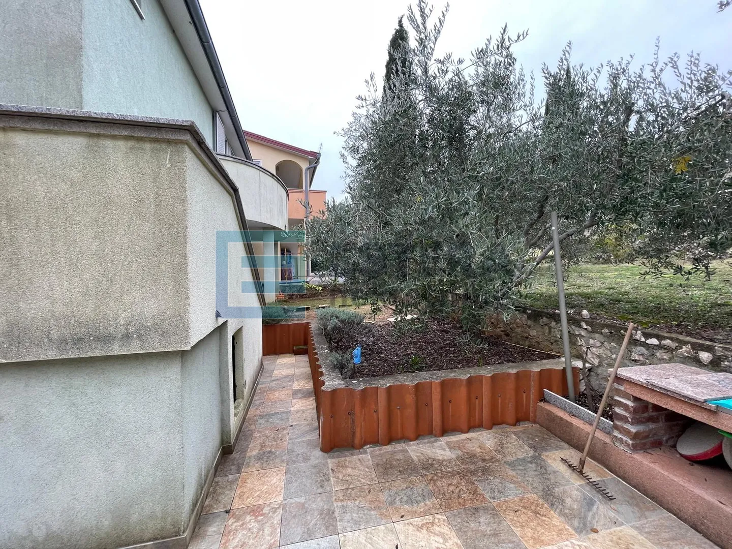 apartmanska kuća m2 prodaja, pašman, ždrelac, 60 m od mora, garaža - slika 9
