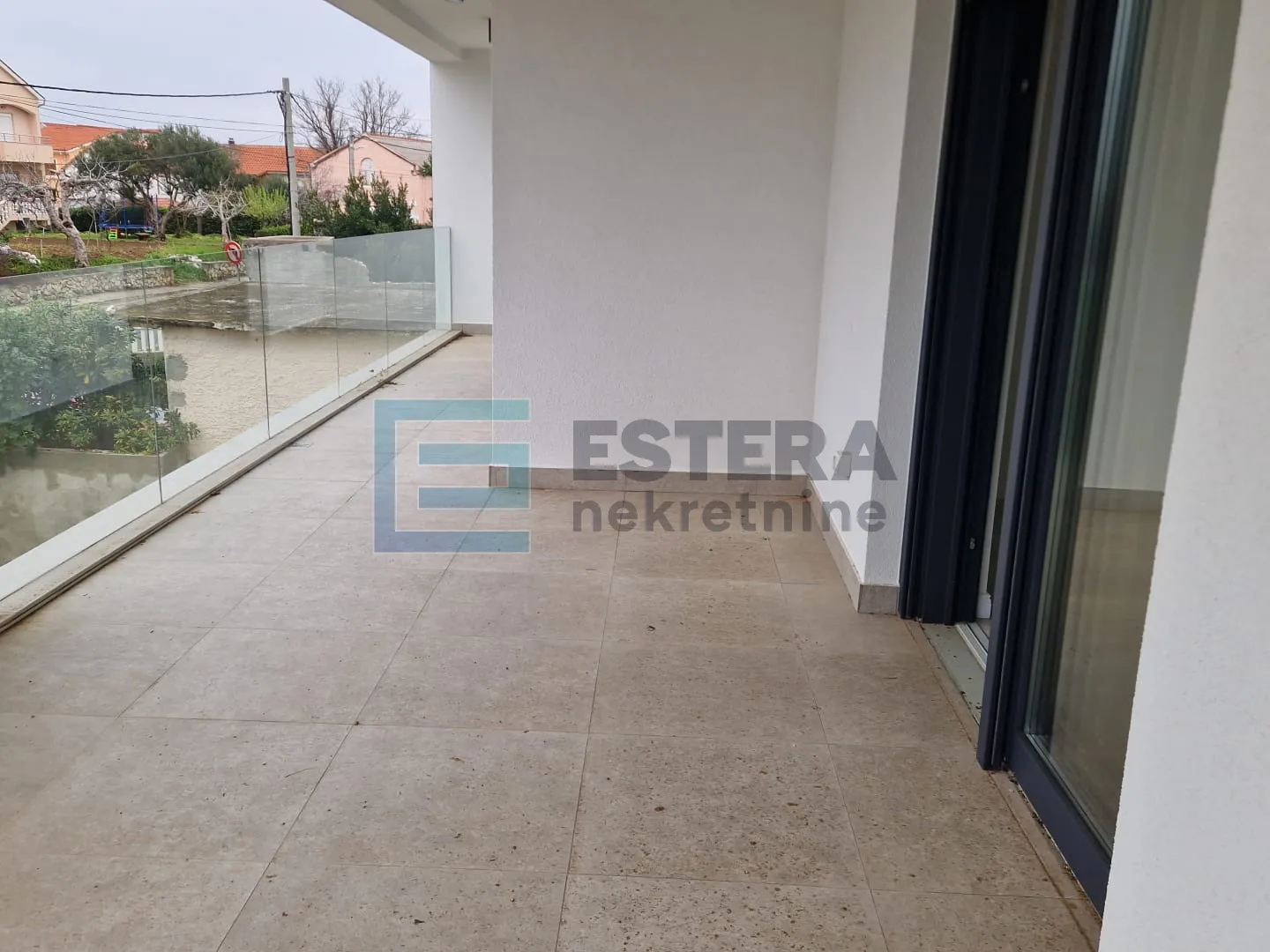 Apartman 87 m2 PRODAJA Privlaka, 3s, 1. kat, balkon, parking, 150 m od mora