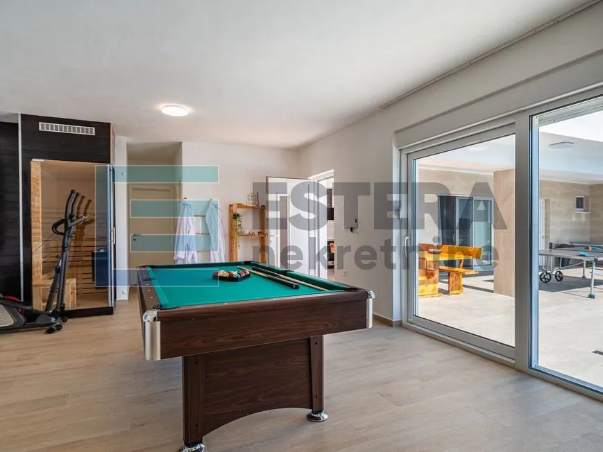 prodaja luksuzna vila sa bazenom, 300 m2, 5 soba, 6 kupaonica - slika 34