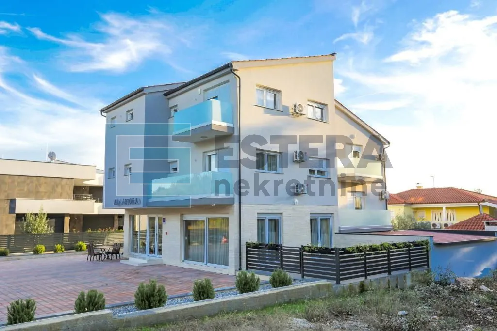 luksuzna villa 200 metara od mora biograd prodaja - slika 3