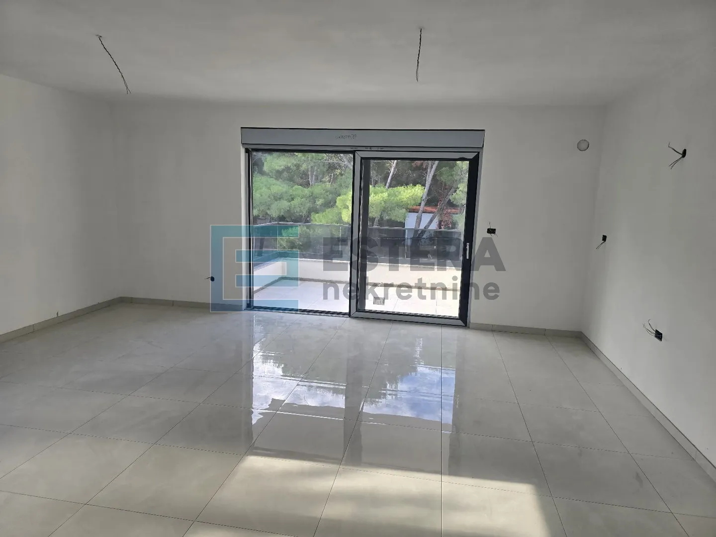 apartman penthouse 77 m2 prodaja pakoštane, 3s, 2. kat, krovna terasa, loggia, 2x parking, 300 m od mora - slika 9