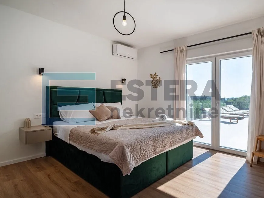 prodaja luksuzna vila sa bazenom, 300 m2, 5 soba, 6 kupaonica - slika 16