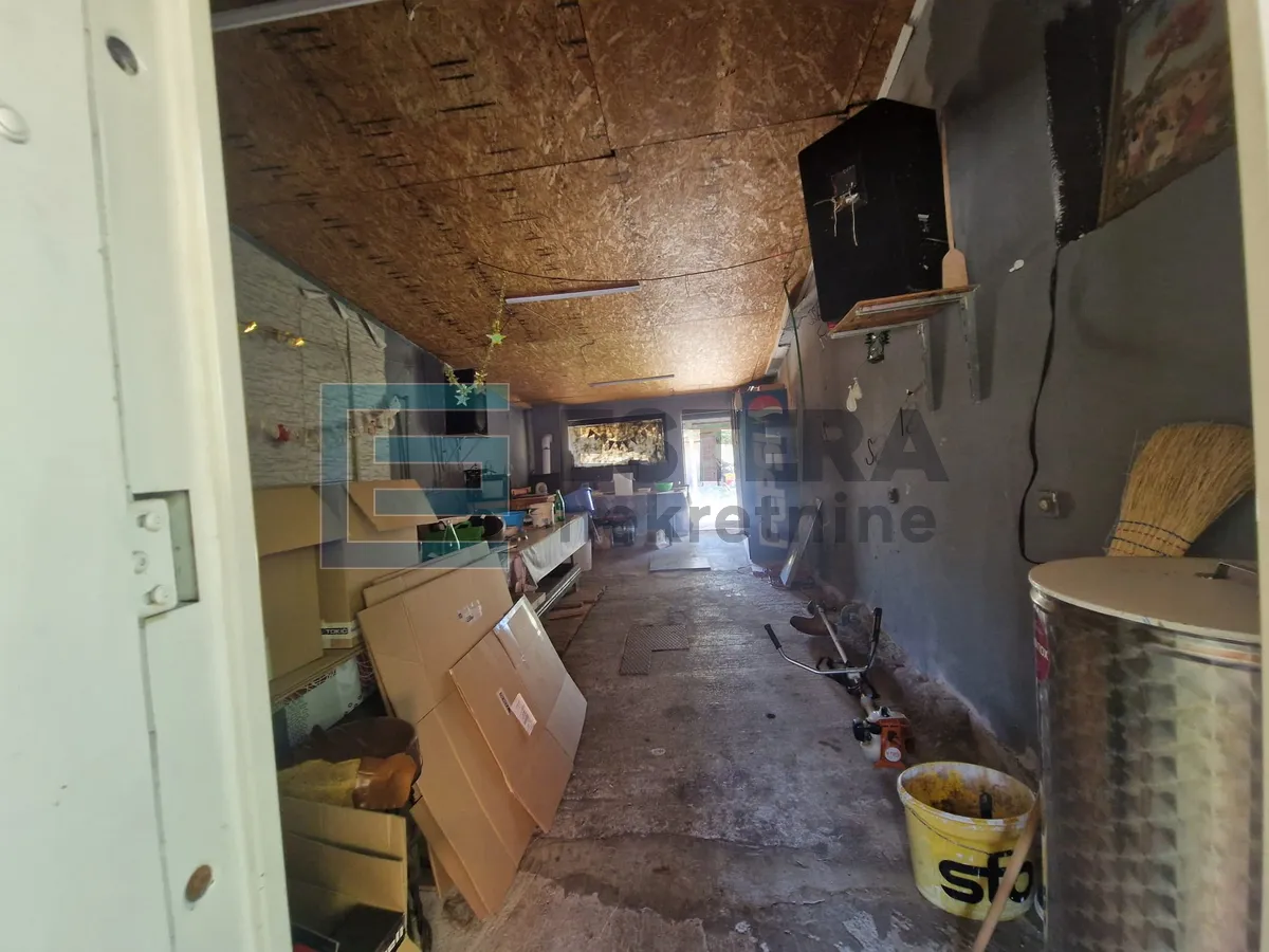 kuća 350 m2 prodaja donji karin, 2 stana i pomoćna zgrada s 2 apartmana - slika 32