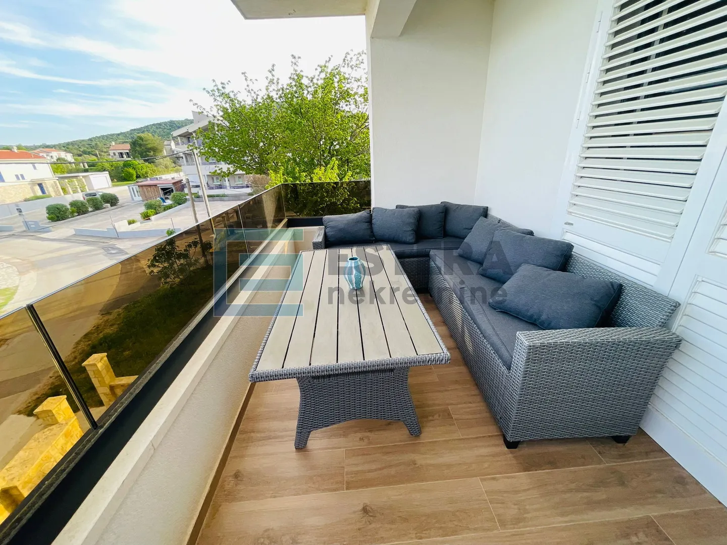 apartman 90 m2 prodaja lučina, otok pašman, prvi red do mora, garaža, 3s - slika 2