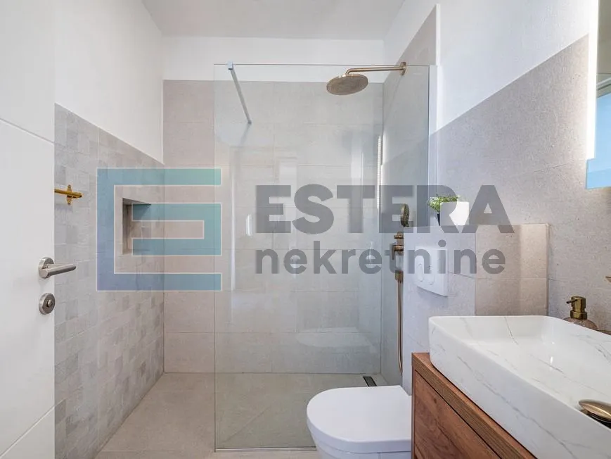 prodaja luksuzna vila sa bazenom, 300 m2, 5 soba, 6 kupaonica - slika 26
