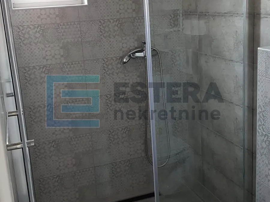 kuća 244 m2 prodaja biograd na moru, 8 apartmana, bazen - slika 17