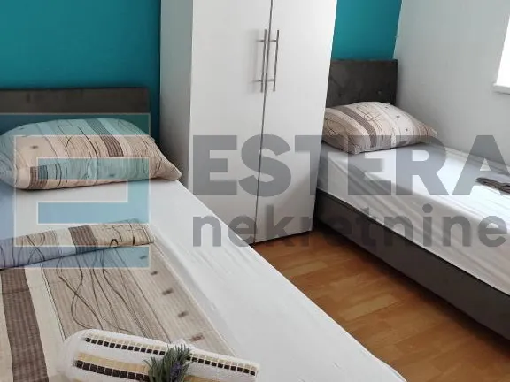 kuća prodaja 260 m2, 2 apartmana, terasa, parking, garaža, 50 m od mora - slika 13