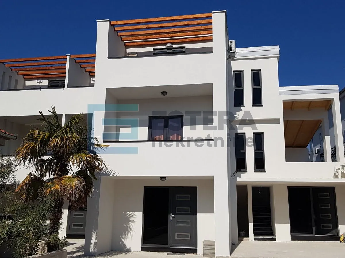 kuća 244 m2 prodaja biograd na moru, 8 apartmana, bazen - slika 2