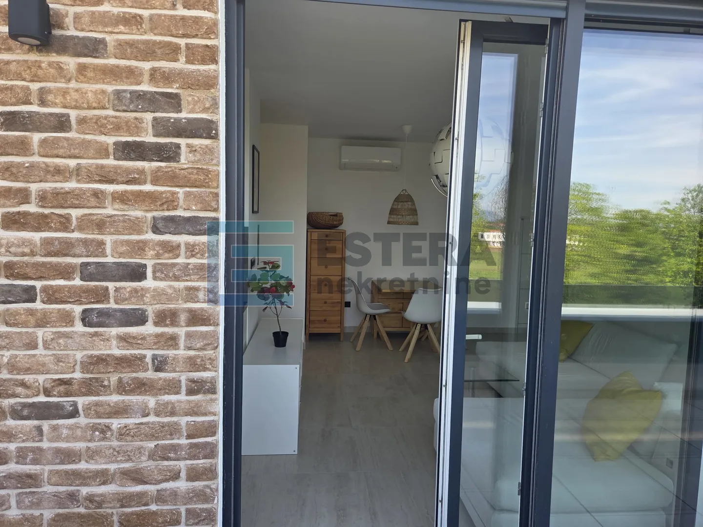 stan 40 m2 najam otok 2s, 3. kat, lift, vpm, terasa - slika 7