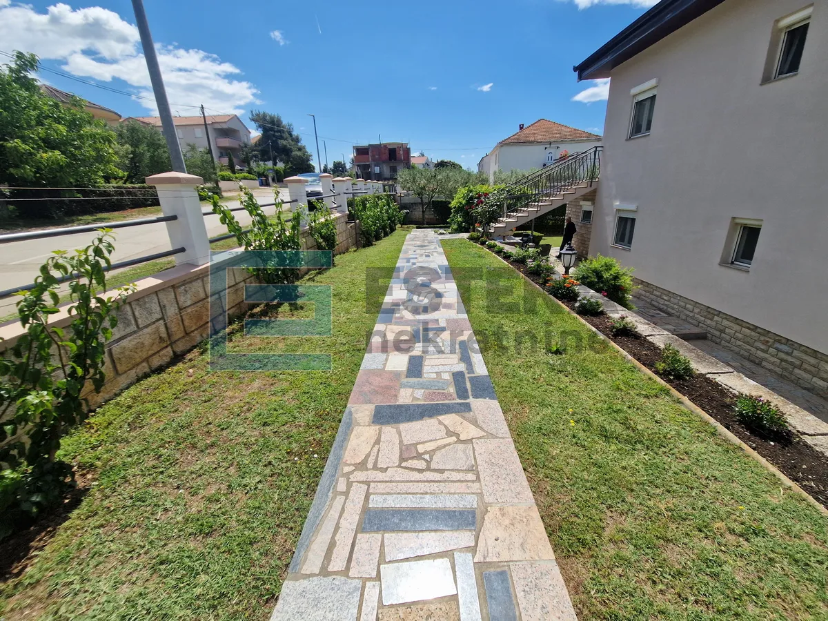 kuća 222 m2 + 82 m2 prodaja biograd na moru, kuća s garažom i pomoćnim objektom, - slika 4