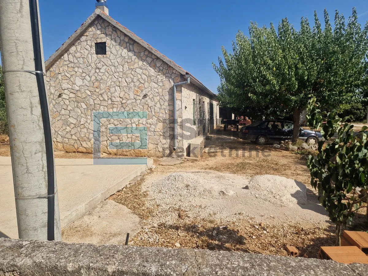 prodaja kuća sa bazenom nadin, 339 m2, imanje 45922 m2 - slika 6