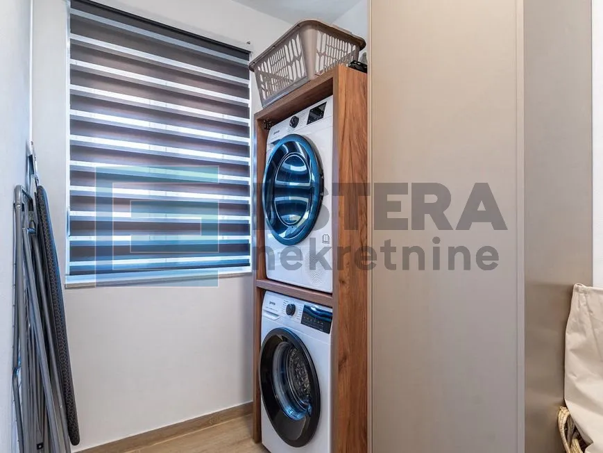 prodaja luksuzna vila sa bazenom, 300 m2, 5 soba, 6 kupaonica - slika 32