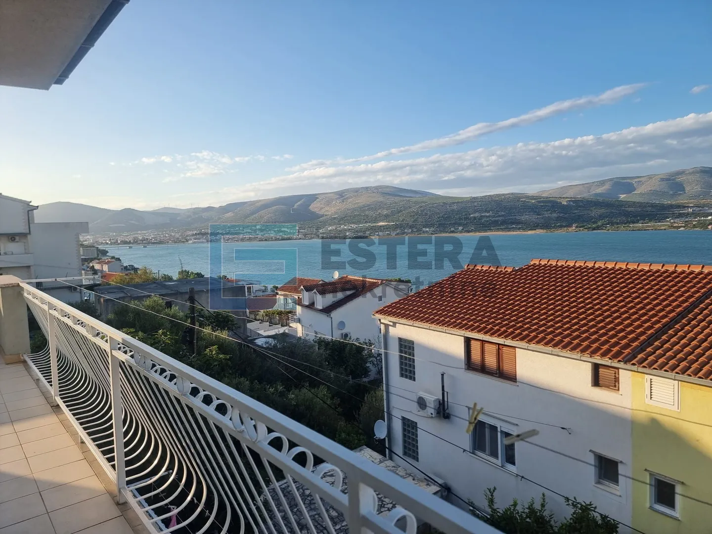 PRODAJA Čiovo kuća s 5 apartmana 200 m od mora, otvoren pogled na more - Trogir