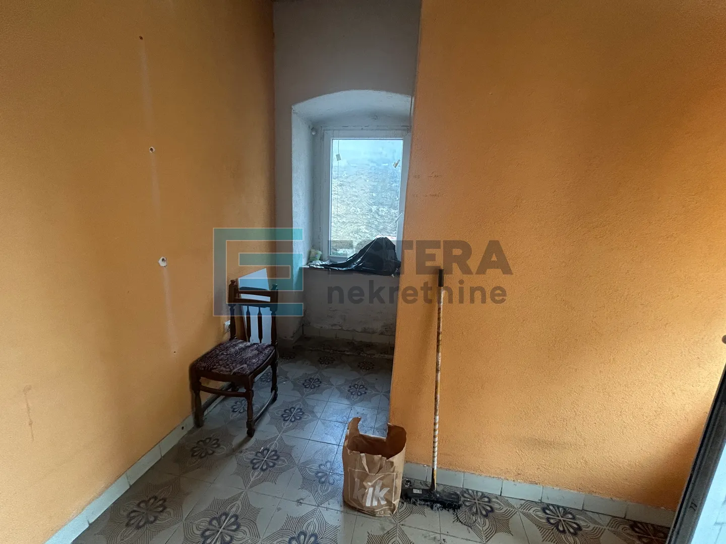 benkovac, centar poslovni prostori prodaja, 64 m2 + 19 m2 - slika 8