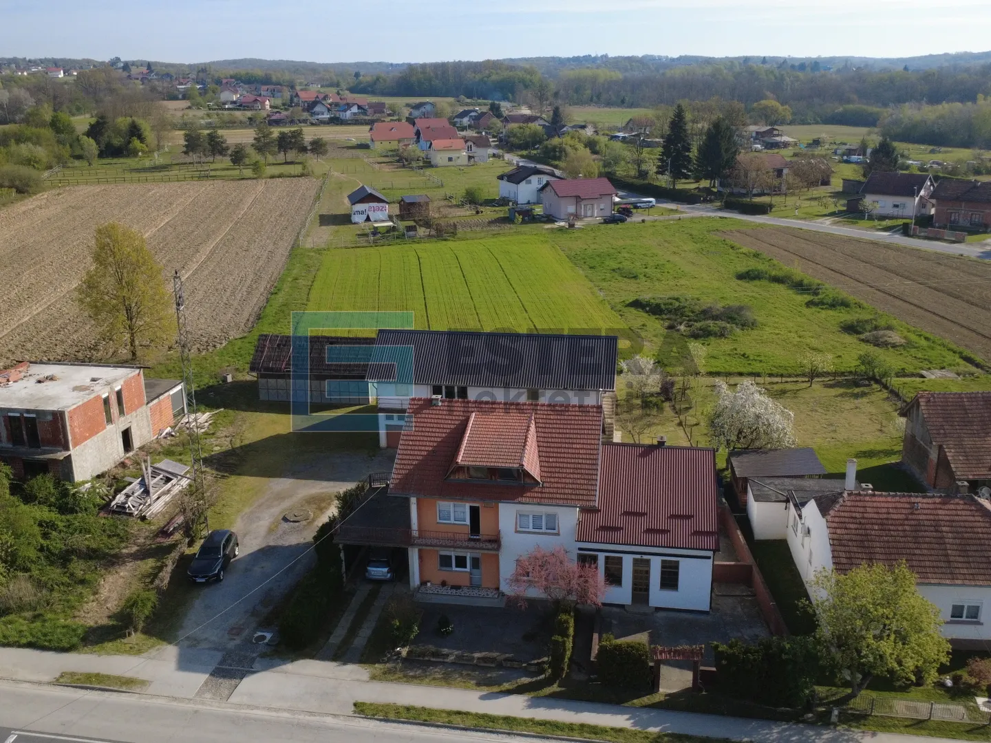 Stambeno poslovna zgrade 600m2 PRODAJA Caginec, zemljište 7430 m2 - Caginec, Ivanić Grad