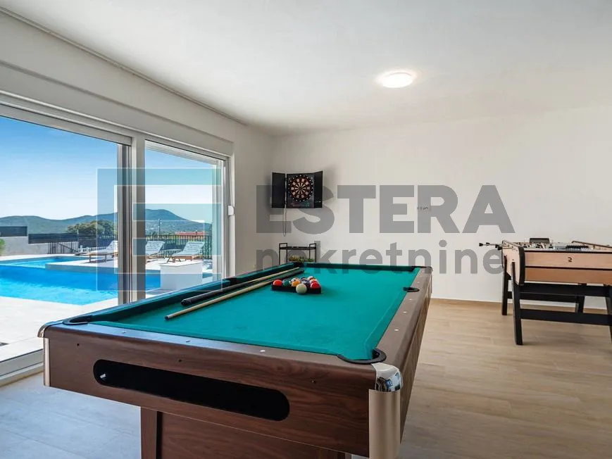 prodaja luksuzna vila sa bazenom, 300 m2, 5 soba, 6 kupaonica - slika 33