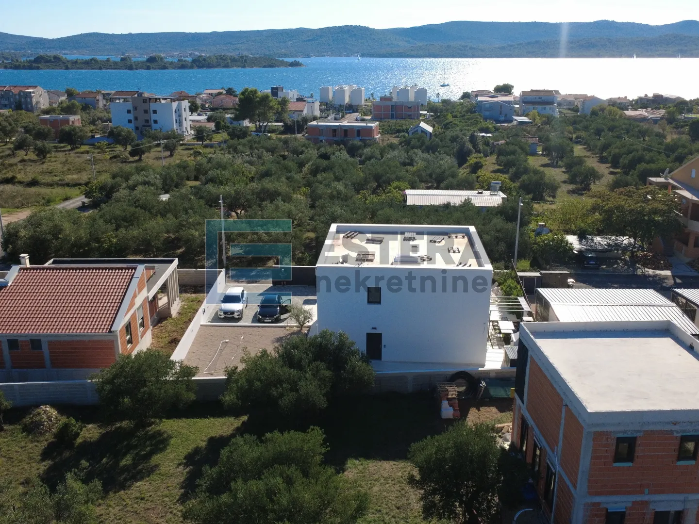 villa sa bazenom i pogledom na more prodaja - slika 28