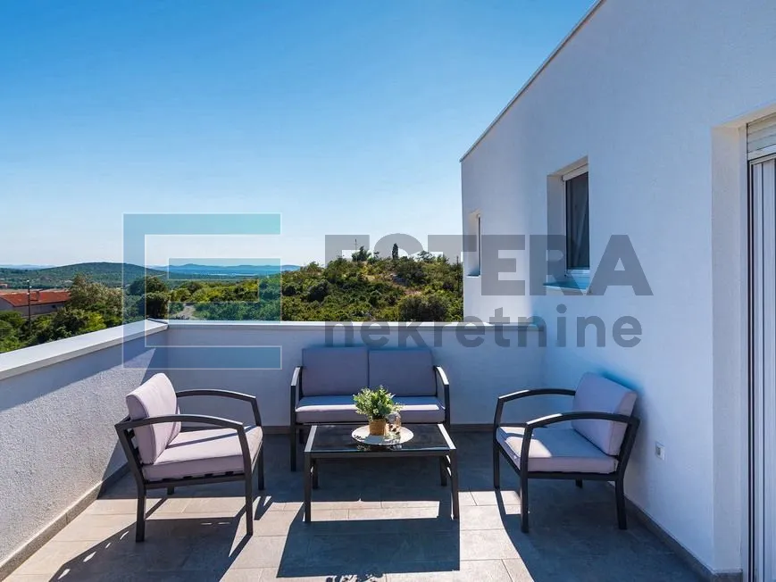 prodaja luksuzna vila sa bazenom, 300 m2, 5 soba, 6 kupaonica - slika 35