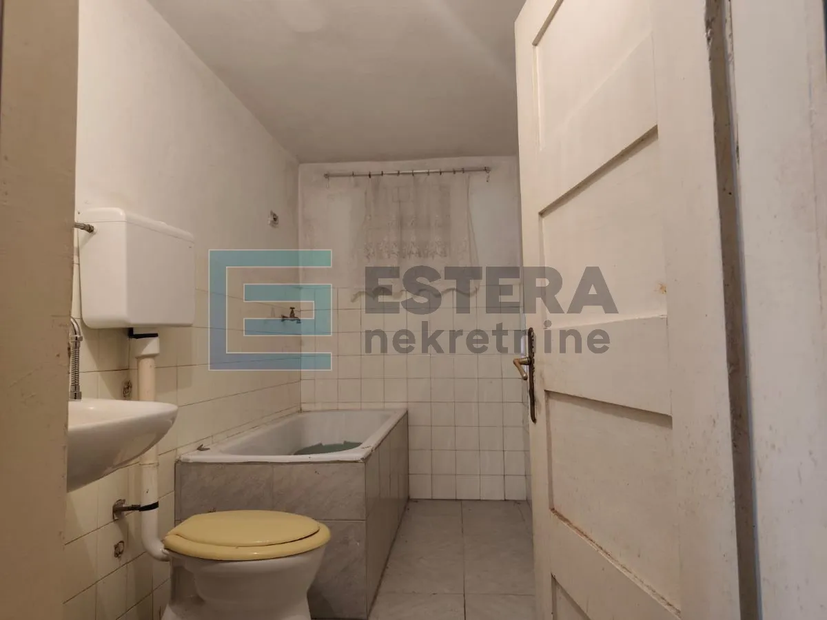 kuća obiteljska prodaja, strahoninec, 170 m2 na parceli od 2567 m2 - slika 14