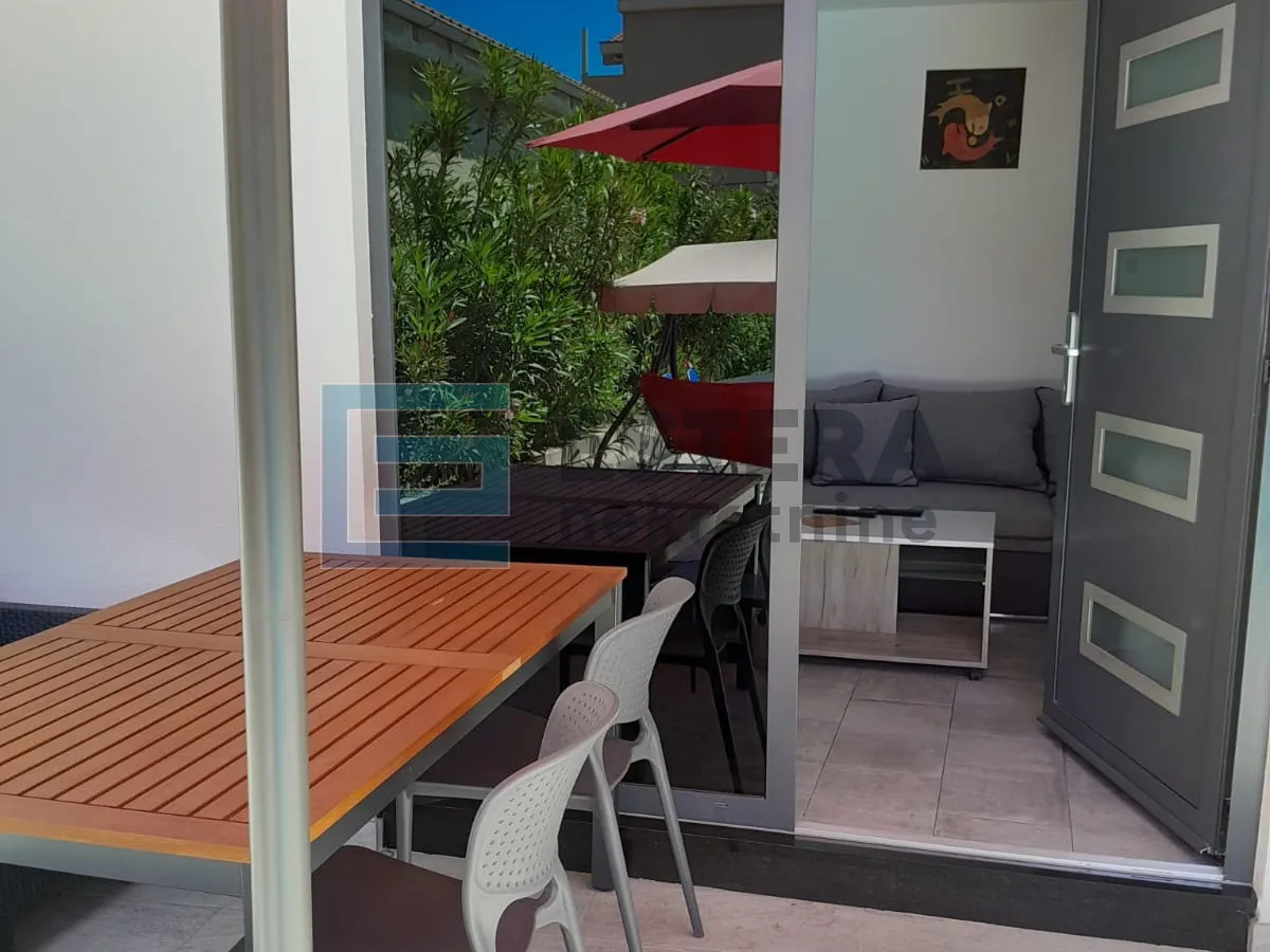 kuća 244 m2 prodaja biograd na moru, 8 apartmana, bazen - slika 19
