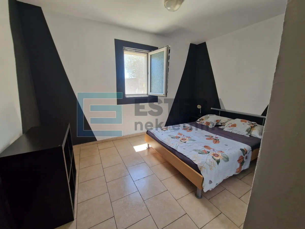 kuća 350 m2 prodaja donji karin, 2 stana i pomoćna zgrada s 2 apartmana - slika 41