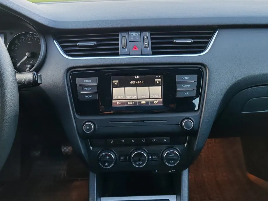 škoda octavia 1,6 tdi 2015 g. 4x4 kartice - slika 16