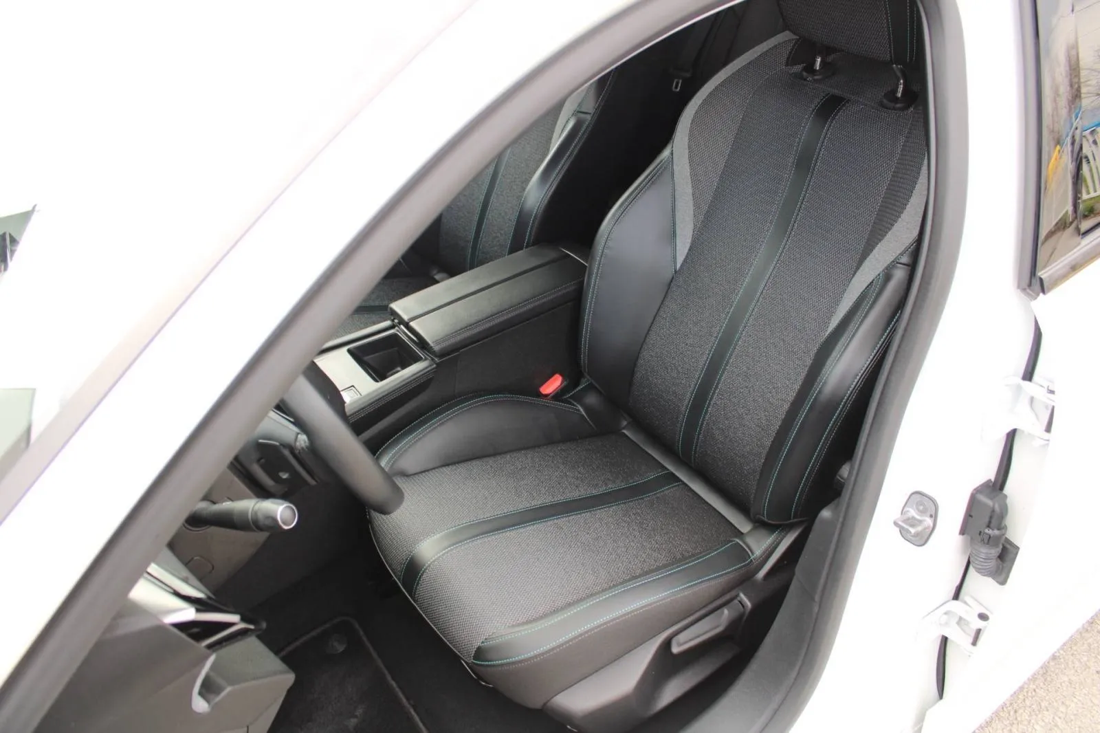 peugeot 308 1.2 puretech allure automatik *led, navigacija, kamera* - slika 19