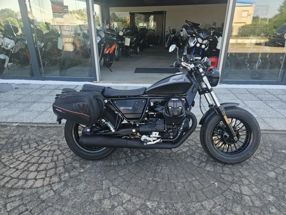 Moto Guzzi V9 BOBBER ABS, S GARANCIJOM, 2021 god. - Kerestinec, Sveta Nedelja