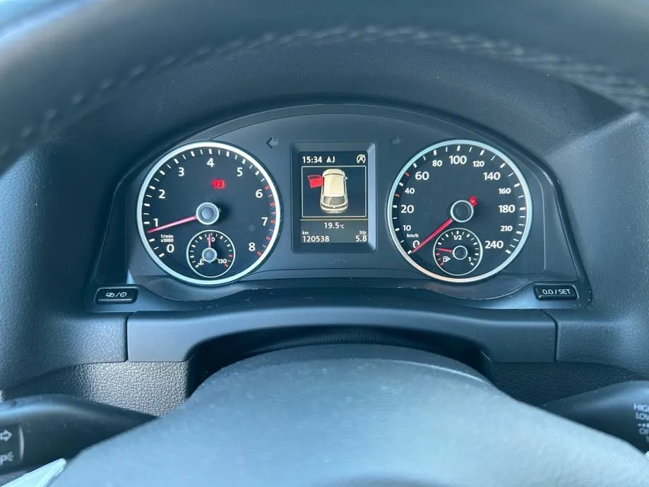 vw tiguan 1,4 tsi 2016.,r-line, navi, koža, grij sjed, šiber, alu 18 - slika 16