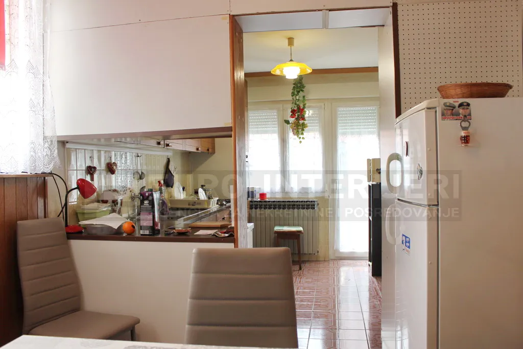 kuća zagreb, g. vrapče, 298 m², 2 etaže kao 2 stana, 3 et. nedovršena - slika 7