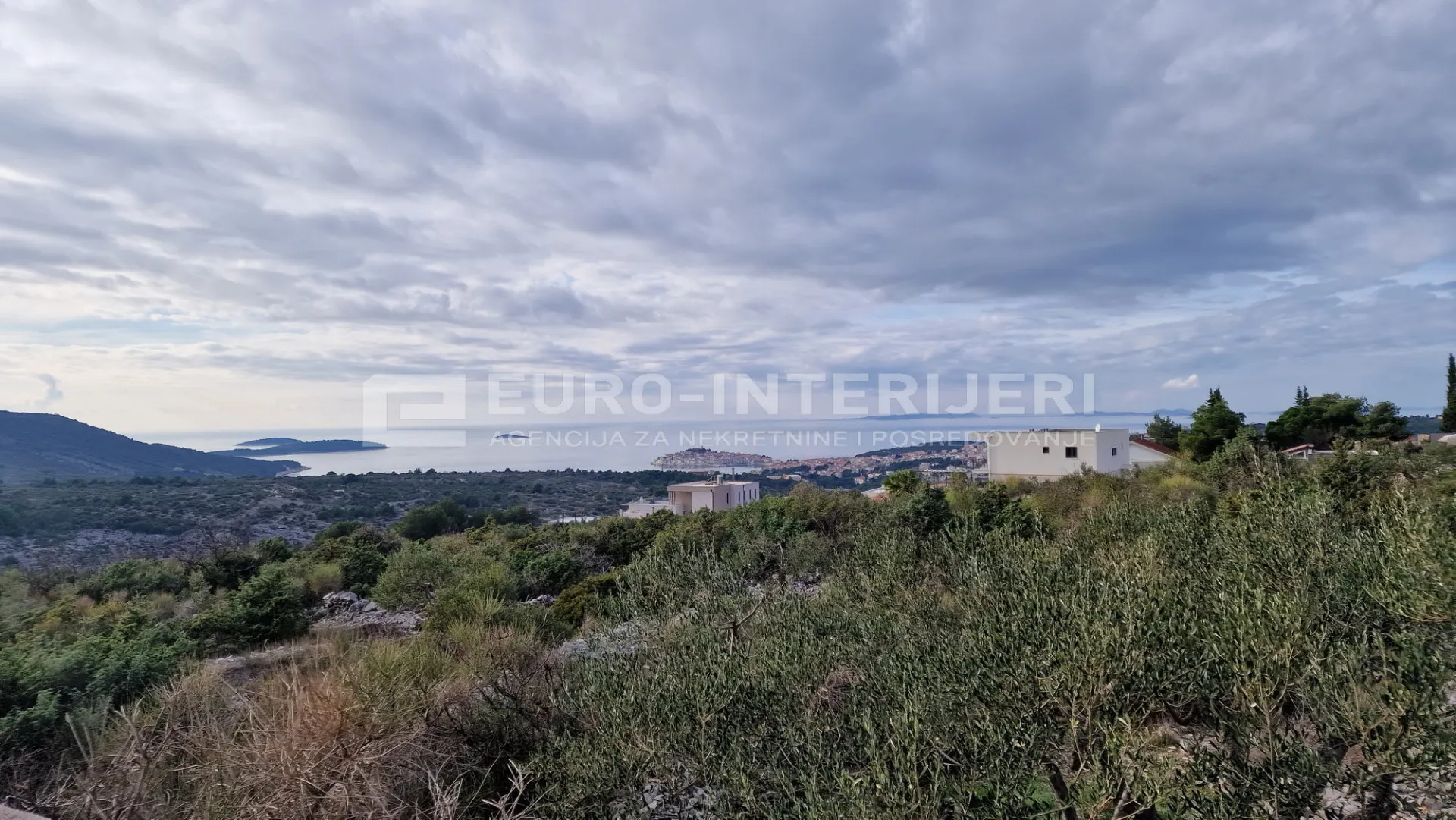 primošten - zemljište 1.675 m² s građevinskom dozvolom - slika 2