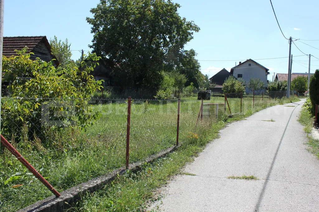 obiteljska kuća jakovlje, uredna s urednom okućnicom - slika 27