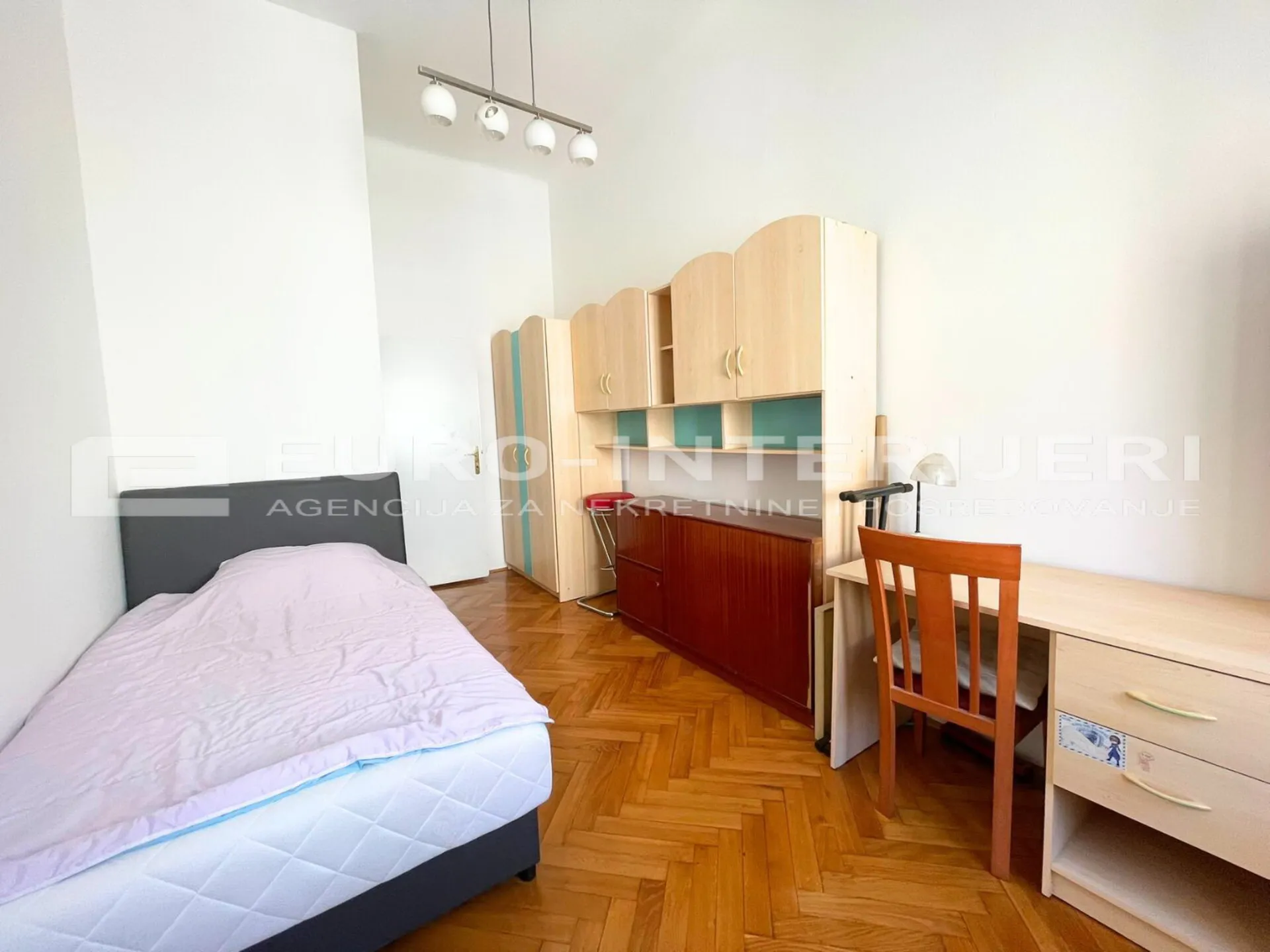 zagreb centar palmotićeva ul. četverosoban stan 100 m² balkon najam - slika 13