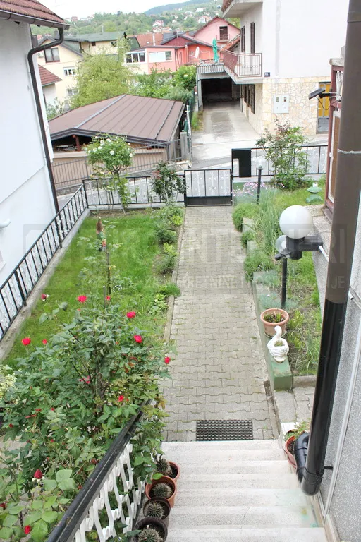 kuća zagreb, g. vrapče, 298 m², 2 etaže kao 2 stana, 3 et. nedovršena - slika 5