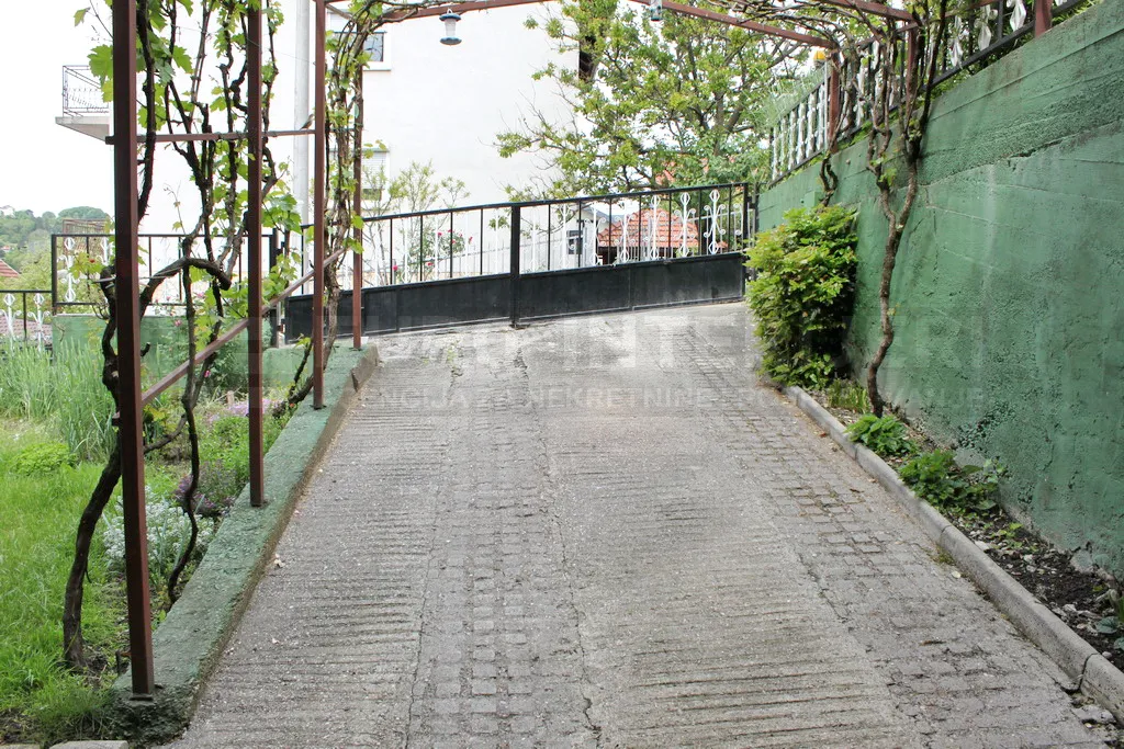 kuća zagreb, g. vrapče, 298 m², 2 etaže kao 2 stana, 3 et. nedovršena - slika 3