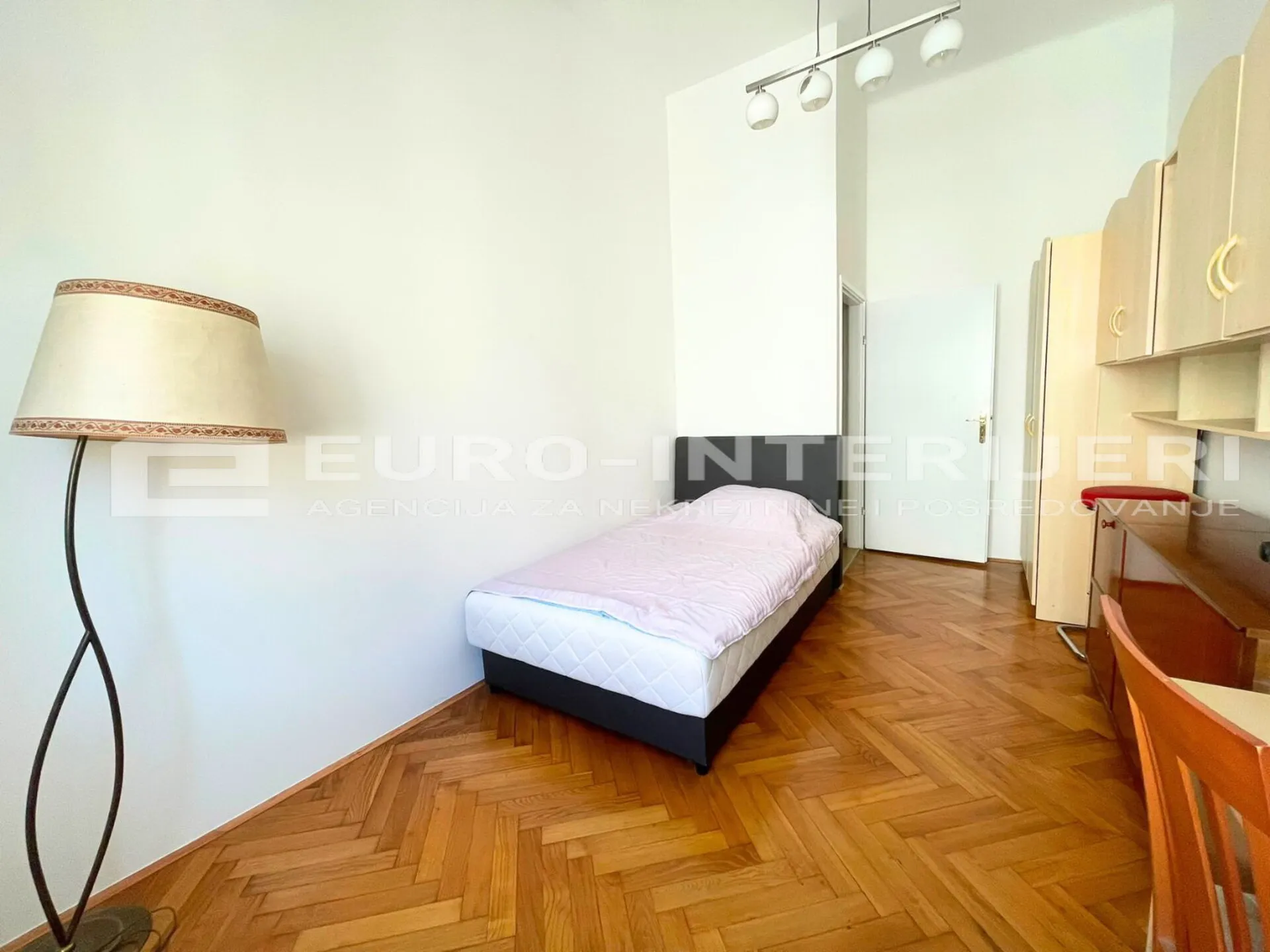 zagreb centar palmotićeva ul. četverosoban stan 100 m² balkon najam - slika 11