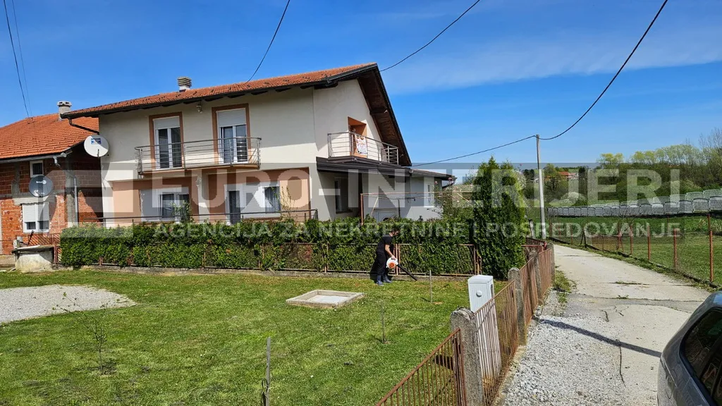 obiteljska kuća jakovlje, uredna s urednom okućnicom - slika 3