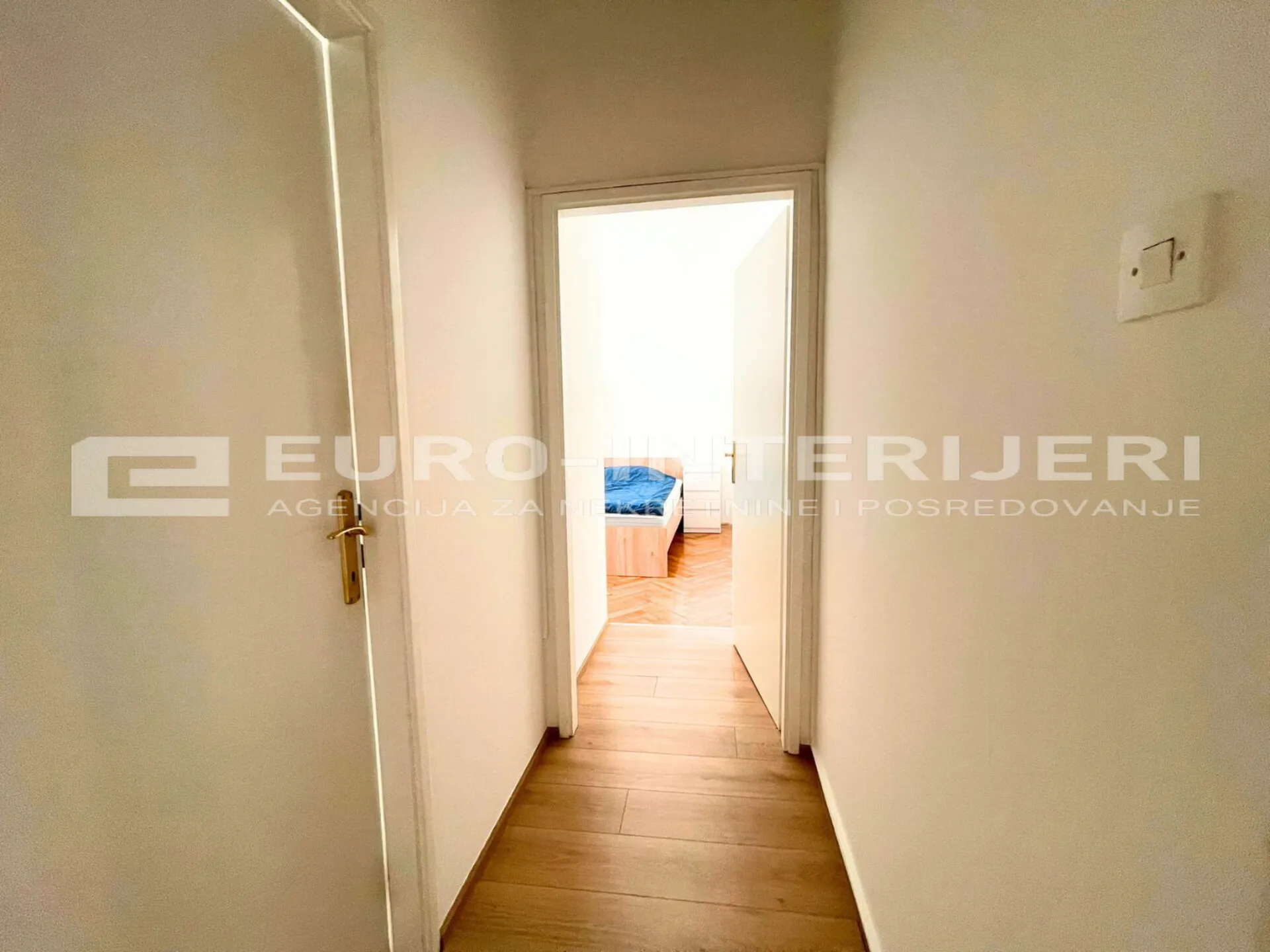 zagreb centar palmotićeva ul. četverosoban stan 100 m² balkon najam - slika 21