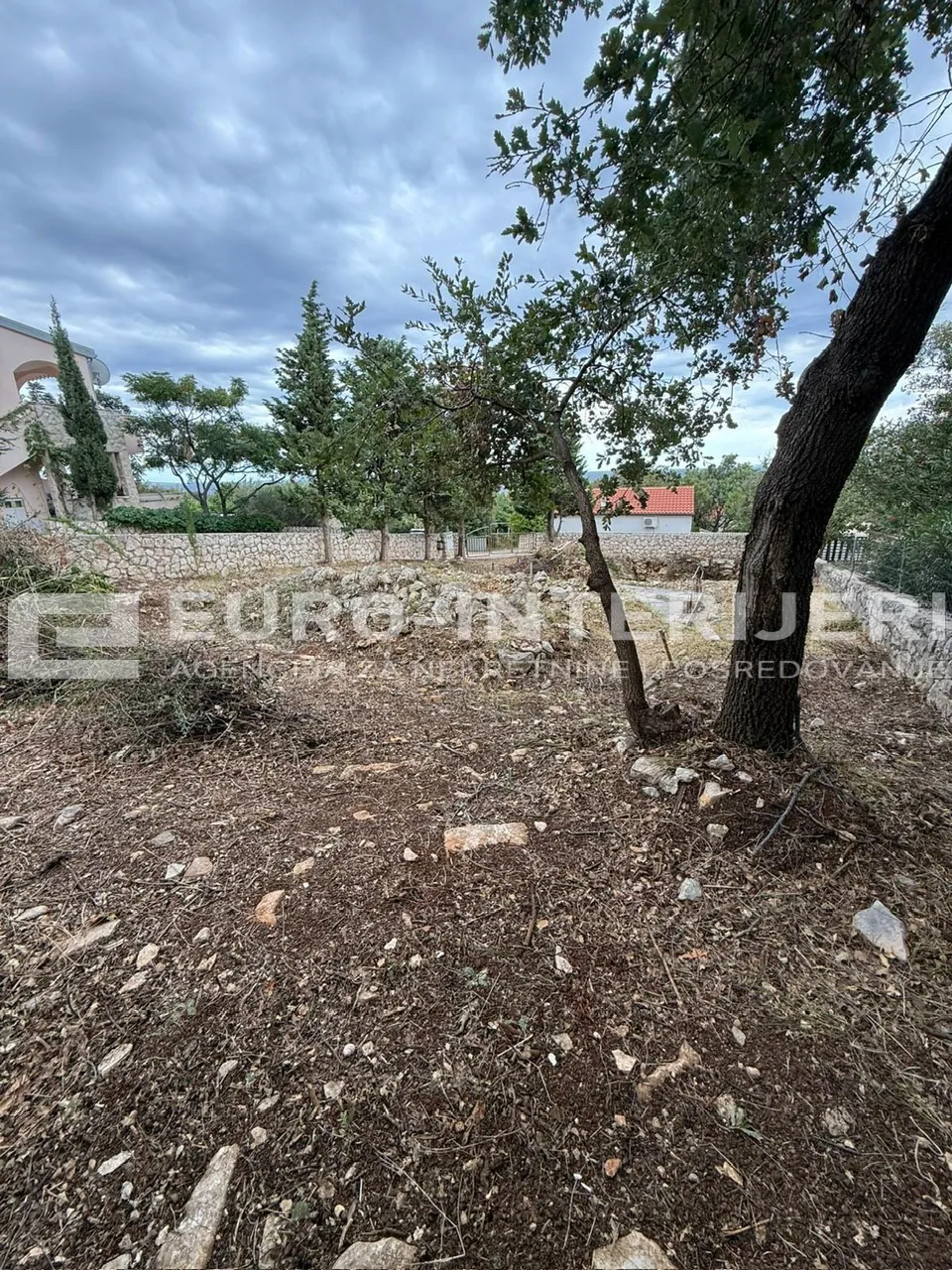 prodaje se građevinsko zemljište s projektom i građ. dozvolom otok pag - slika 2