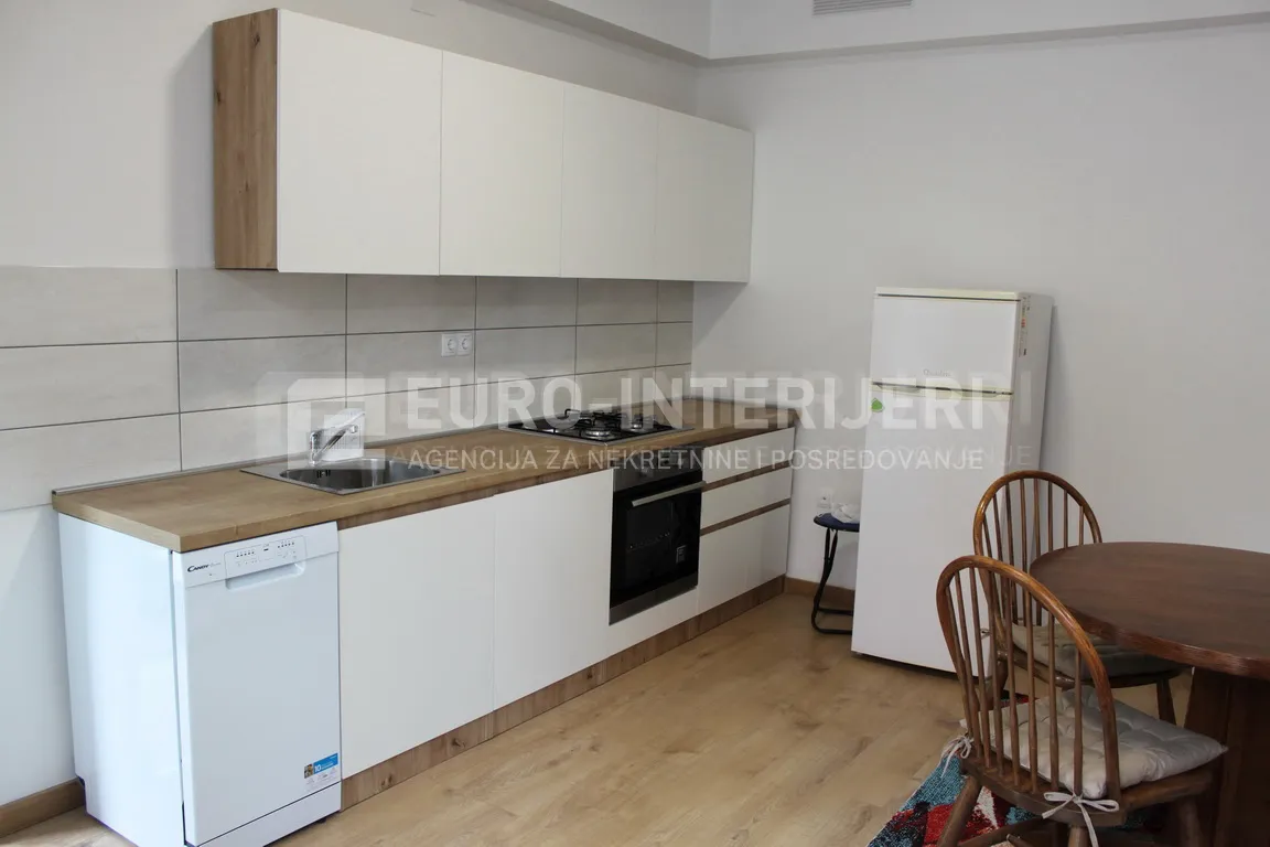 stan za najam - trokut novouređen površine 45 m2 - slika 2