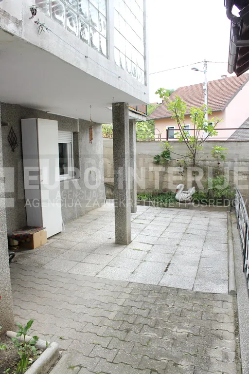 kuća zagreb, g. vrapče, 298 m², 2 etaže kao 2 stana, 3 et. nedovršena - slika 21