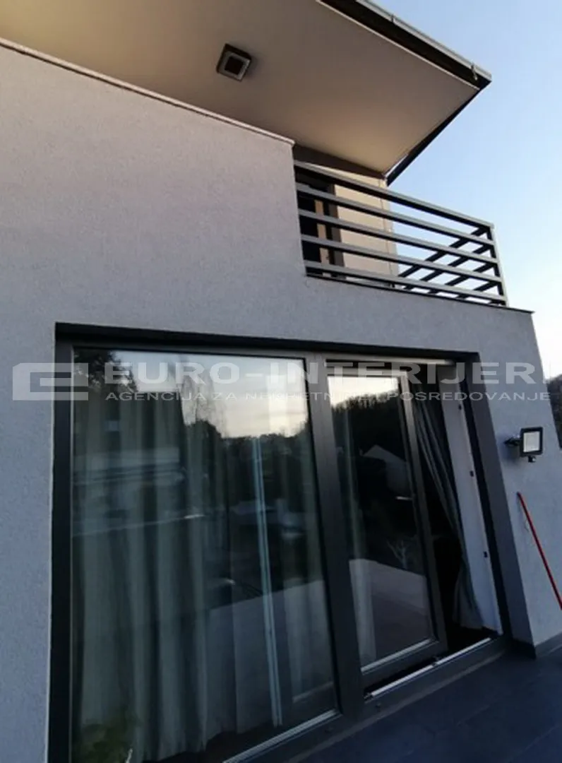 urbana vila s tri stana: zagreb kustošija, površine 140 m² - slika 24