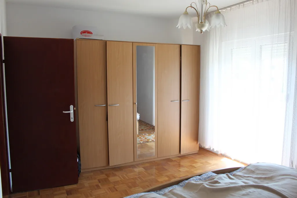obiteljska kuća jakovlje, uredna s urednom okućnicom - slika 16