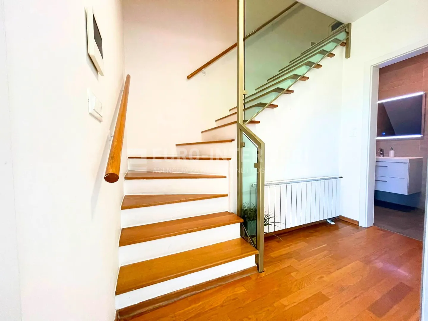 zagreb, borčec, dvoetažan četverosoban stan 116 m2 s privatnim vrtom 390 m2 + 2 pm - slika 19