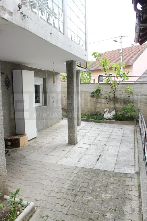 kuća zagreb, g. vrapče, 298 m², 2 etaže kao 2 stana, 3 et. nedovršena - slika 21